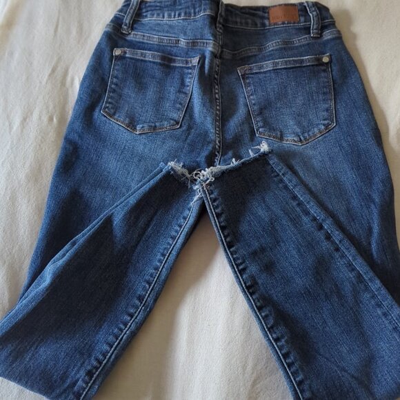 Judy Blue Size 7/28 Mid Rise Skinny Distressed Jeans Style JB8877 - Picture 7 of 8